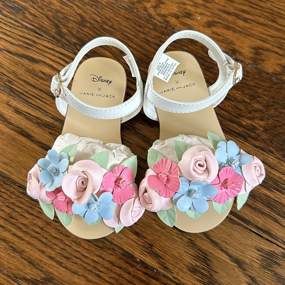 Disney x Janie and Jack Alice In Wonderland Flower Sandal, size 6